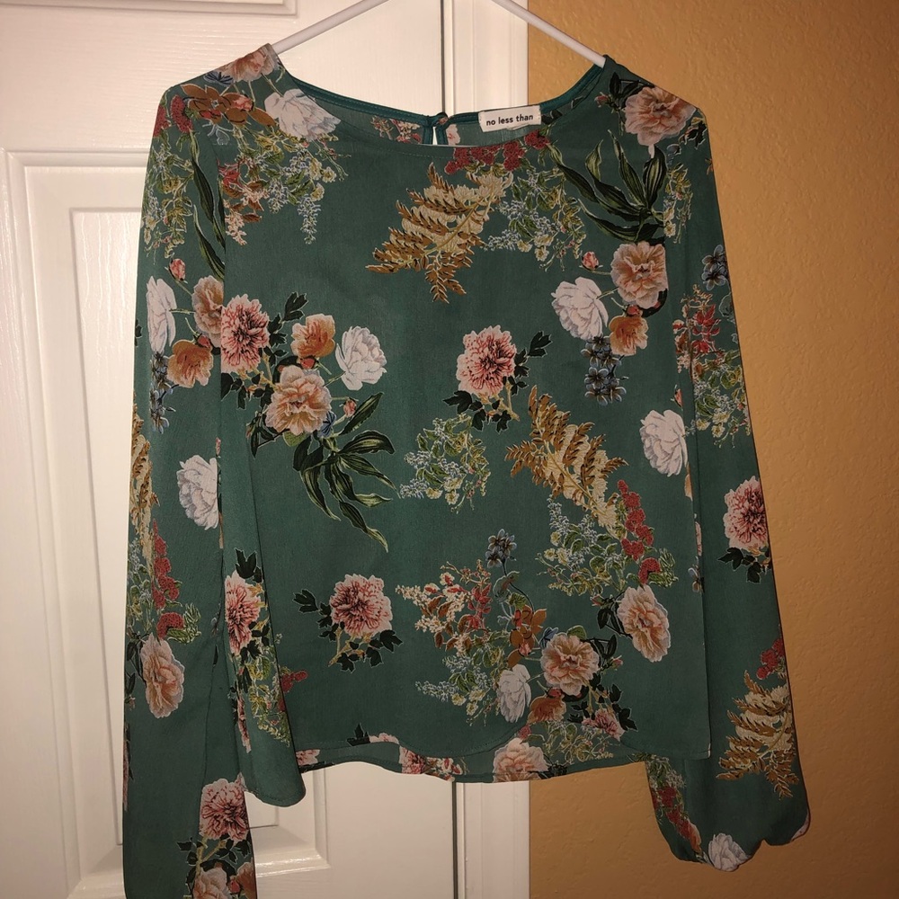 Gorgeous vintage floral top!